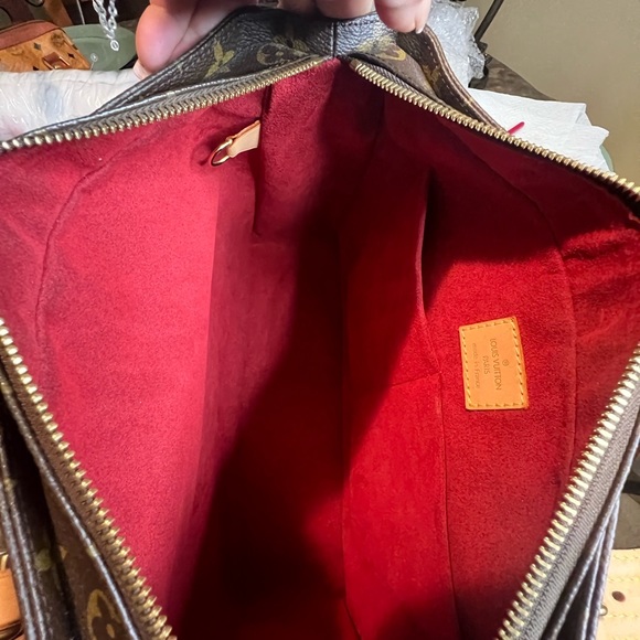 Louis Vuitton Multipli Cite in gorgeous condition. - Picture 12 of 16